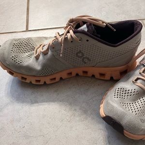 On Cloud Tennis Shoes OPEN TO OFFERS